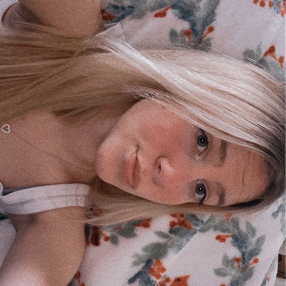 Meet your Posher, Addison - Picture 3 of 3